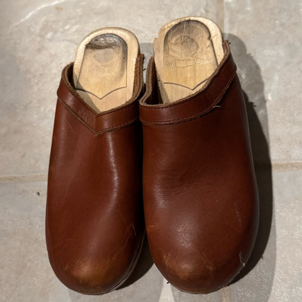 No. 6 Brown Leather Clogs sz 8